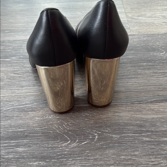 Nine West block heel Women's Shoes with gold heel - Picture 2 of 4